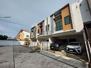 出售 3 卧室 联排别墅 在 Phan Thong, Chon Buri