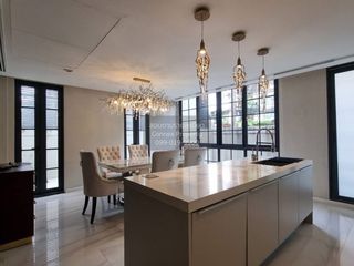 Casa adosada en venta de 4 habitaciones en Watthana, Bangkok