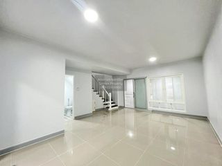 Продажа 3 спальни таунхаус в Khlong Luang, Патумтани