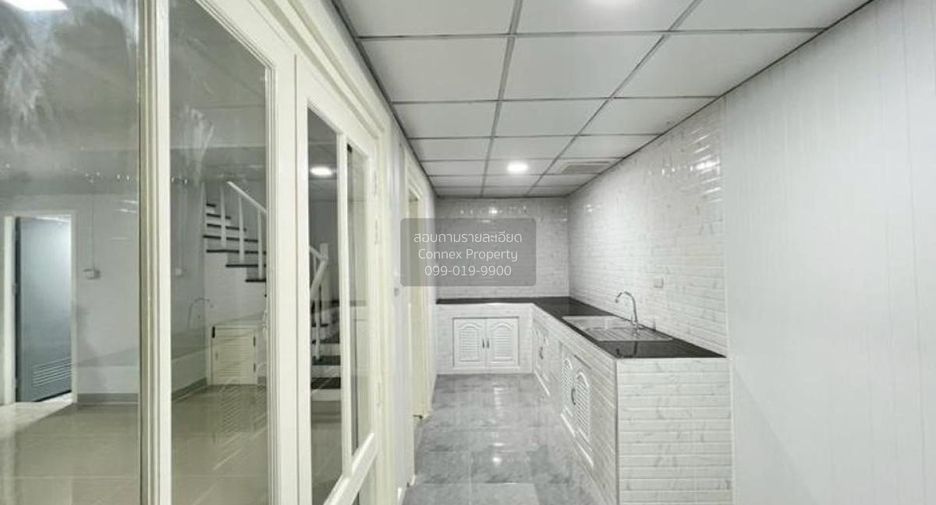 For sale 3 bedrooms townhouse in Khlong Luang, Pathum Thani