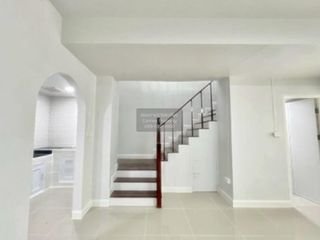 Casa adosada en venta de 3 habitaciones en Khlong Luang, Pathum Thani