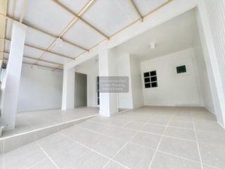 Casa adosada en venta de 3 habitaciones en Khlong Luang, Pathum Thani