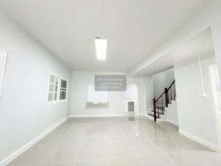 Casa adosada en venta de 3 habitaciones en Khlong Luang, Pathum Thani