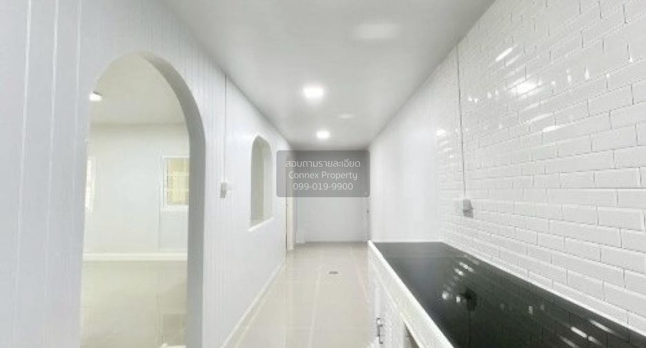For sale 3 bedrooms townhouse in Khlong Luang, Pathum Thani