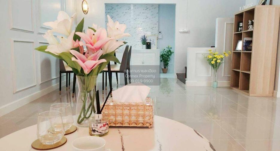 Casa adosada en venta de 3 habitaciones en Khlong Luang, Pathum Thani