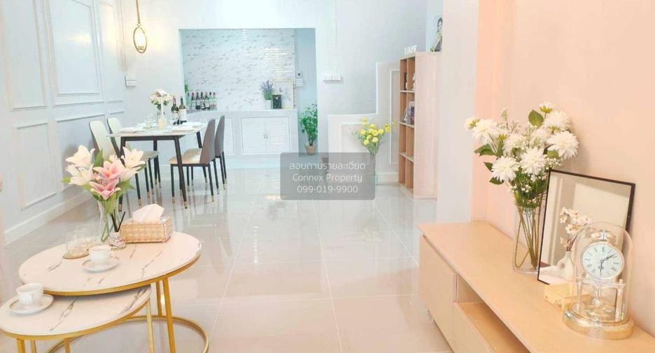 Casa adosada en venta de 3 habitaciones en Khlong Luang, Pathum Thani