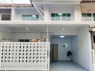 Casa adosada en venta de 3 habitaciones en Khlong Luang, Pathum Thani