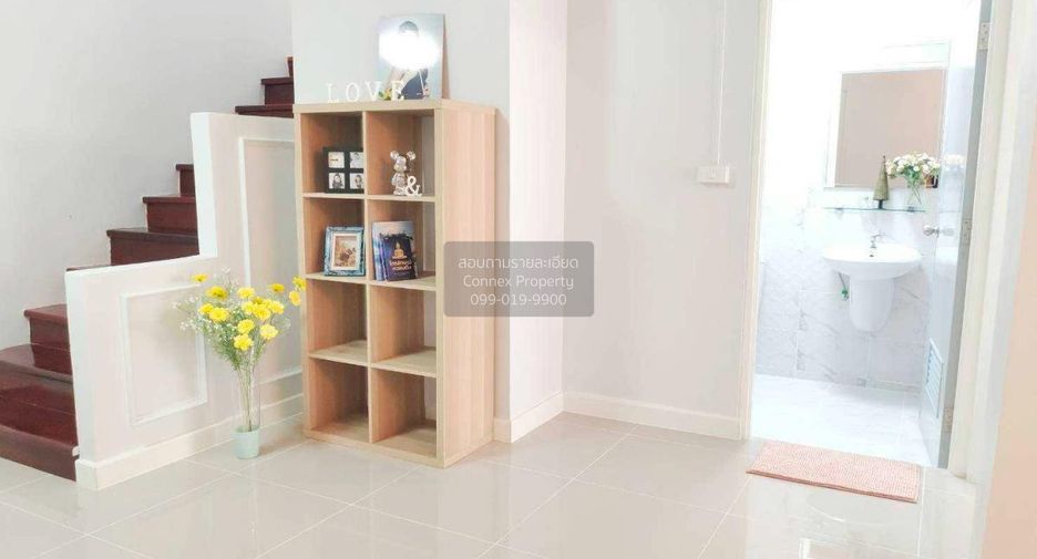 Casa adosada en venta de 3 habitaciones en Khlong Luang, Pathum Thani