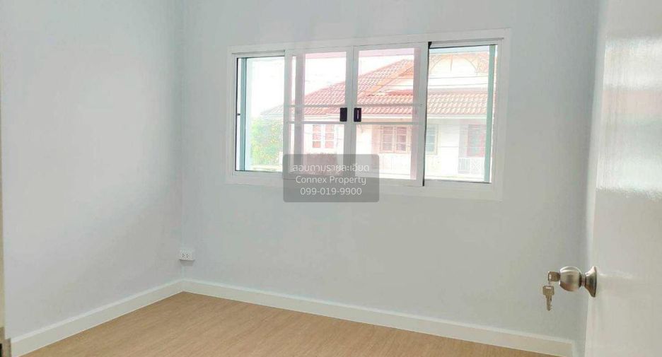 Casa adosada en venta de 3 habitaciones en Khlong Luang, Pathum Thani