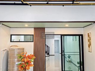 Casa adosada en venta de 3 habitaciones en Thanyaburi, Pathum Thani
