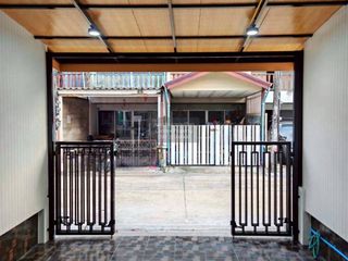 Casa adosada en venta de 3 habitaciones en Thanyaburi, Pathum Thani