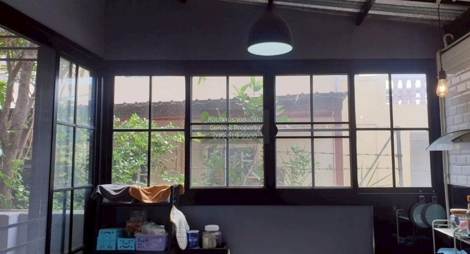 À vendre 2 chambres maison de ville à Thawi Watthana, Bangkok