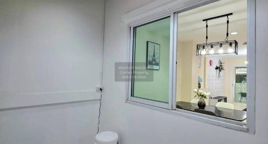Casa adosada en venta de 3 habitaciones en Phra Samut Chedi, Samut Prakan