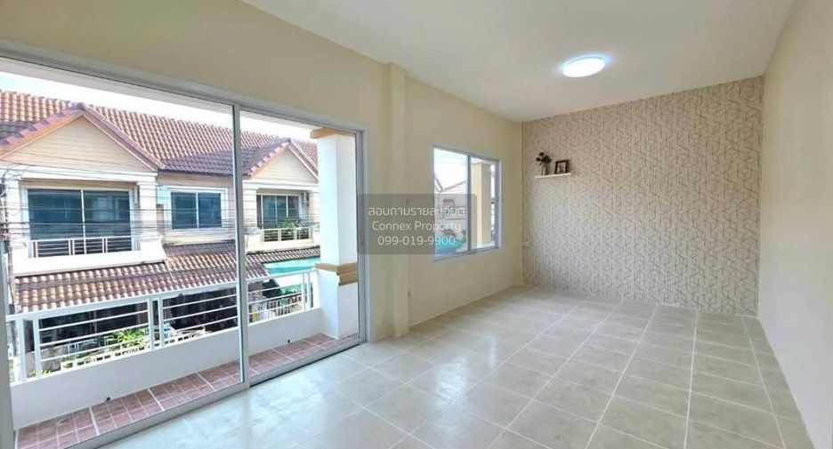 Casa adosada en venta de 3 habitaciones en Phra Samut Chedi, Samut Prakan