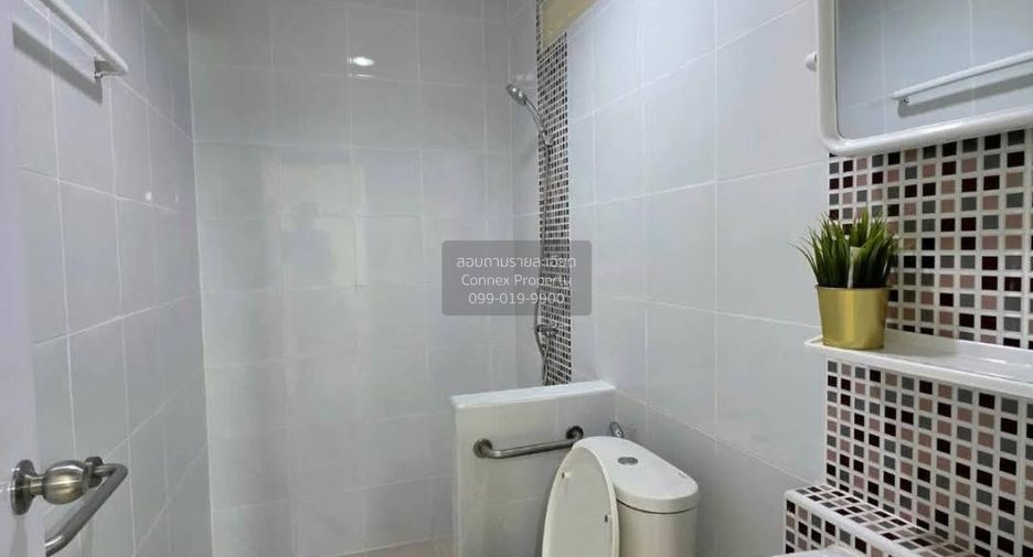 Casa adosada en venta de 3 habitaciones en Phra Samut Chedi, Samut Prakan