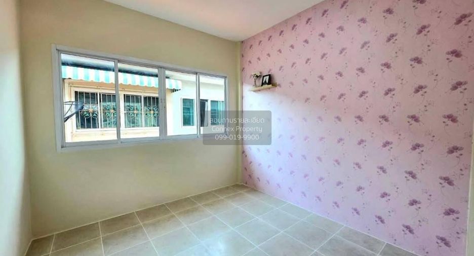 Casa adosada en venta de 3 habitaciones en Phra Samut Chedi, Samut Prakan