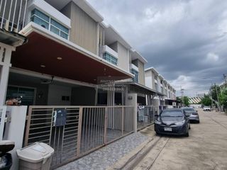 For sale 4 bedrooms townhouse in Phutthamonthon, Nakhon Pathom