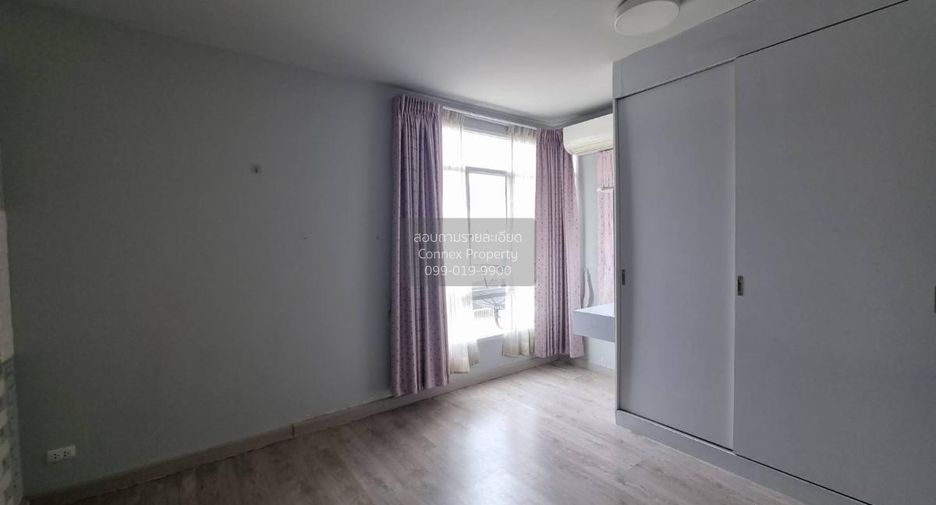 For sale 4 bedrooms townhouse in Phutthamonthon, Nakhon Pathom