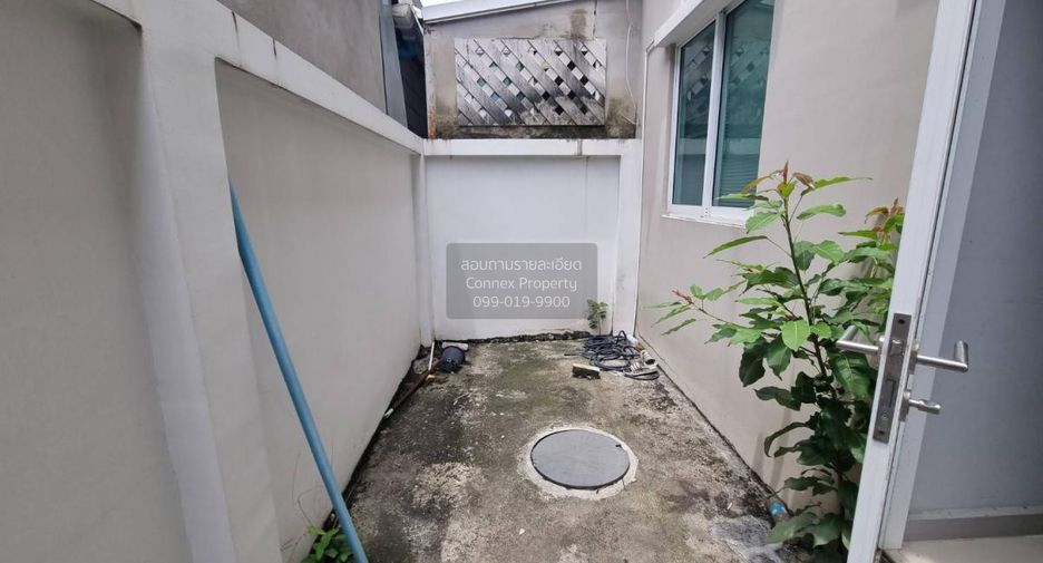 For sale 4 bedrooms townhouse in Phutthamonthon, Nakhon Pathom