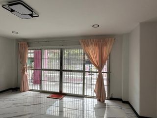 出售 5 卧室 独立屋 在 Mueang Pathum Thani, Pathum Thani