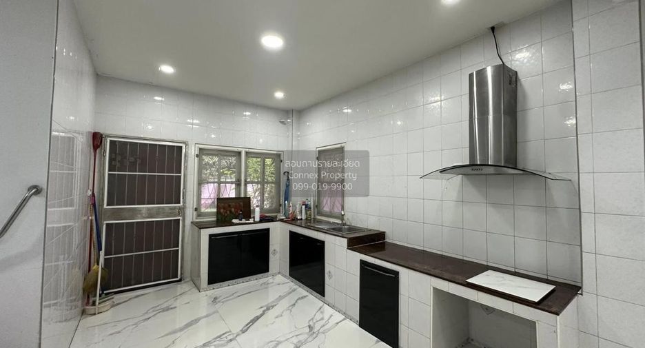 出售 5 卧室 独立屋 在 Mueang Pathum Thani, Pathum Thani