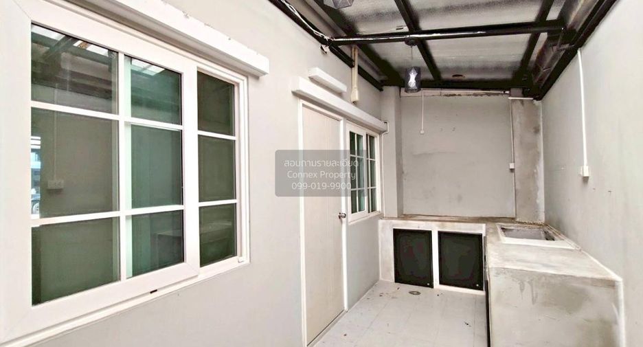 À vendre 4 chambres maison de ville à Prawet, Bangkok