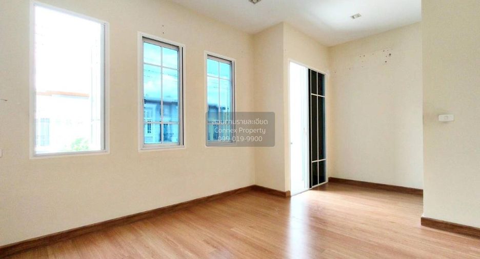 À vendre 4 chambres maison de ville à Prawet, Bangkok