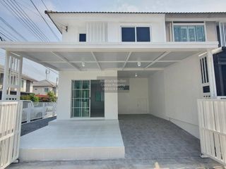 À vendre 3 chambres maison de ville à Mueang Pathum Thani, Pathum Thani
