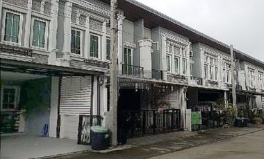 À vendre 4 chambres maison de ville à Prawet, Bangkok