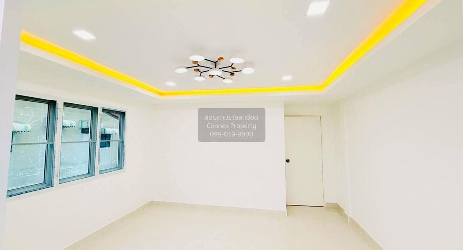 出售 3 卧室 联排别墅 在 Sai Noi, Nonthaburi