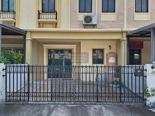 À vendre 4 chambres maison de ville à Saphan Sung, Bangkok