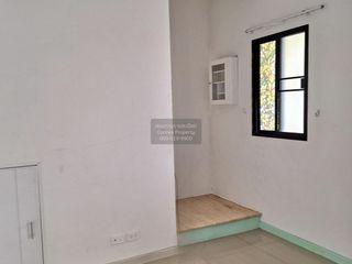 À vendre 4 chambres maison de ville à Saphan Sung, Bangkok
