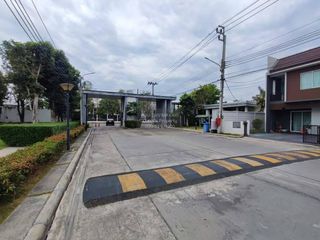 出售 4 卧室 联排别墅 在 Sai Noi, Nonthaburi