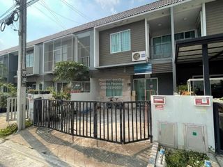 出售 4 卧室 联排别墅 在 Sai Noi, Nonthaburi