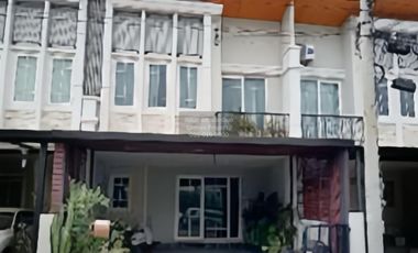 À vendre 4 chambres maison de ville à Prawet, Bangkok