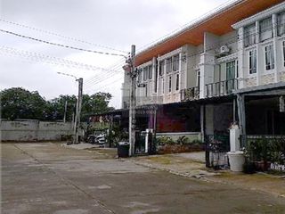 Reihenhaus zum Kauf mit 4 Zimmer in Prawet, Bangkok