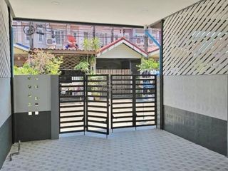 Casa adosada en venta de 2 habitaciones en Nong Chok, Bangkok