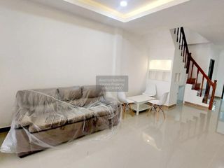 Casa adosada en venta de 2 habitaciones en Nong Chok, Bangkok