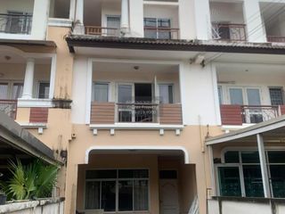 À vendre 4 chambres maison de ville à Prawet, Bangkok