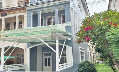 À vendre 4 chambres maison de ville à Prawet, Bangkok