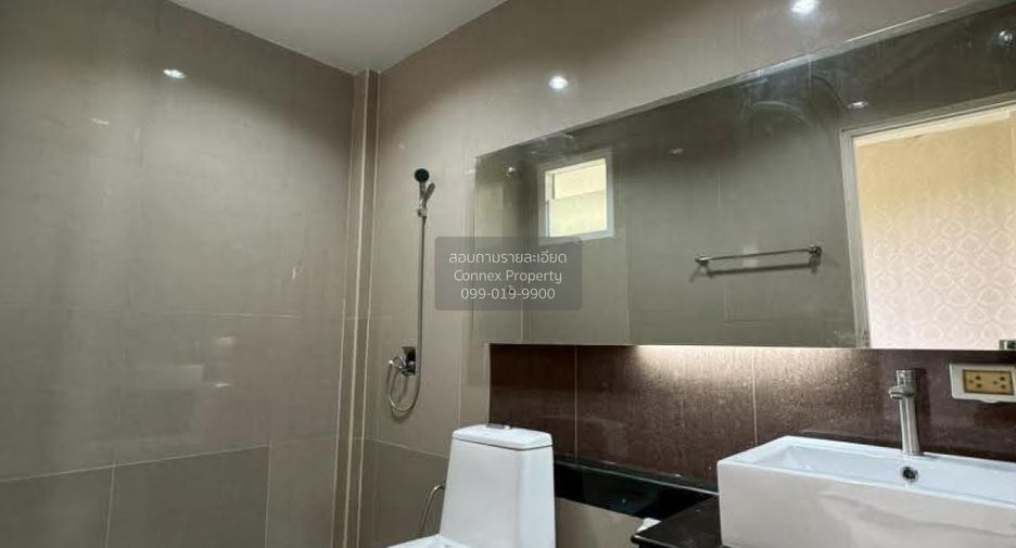 Casa adosada en venta de 3 habitaciones en Bang Bon, Bangkok