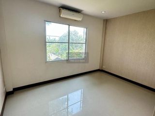 Casa adosada en venta de 3 habitaciones en Bang Bon, Bangkok