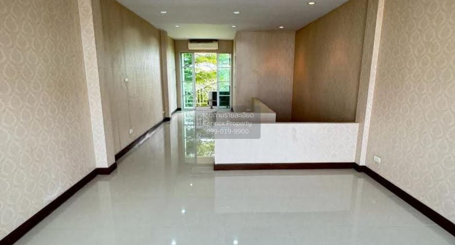 Casa adosada en venta de 3 habitaciones en Bang Bon, Bangkok