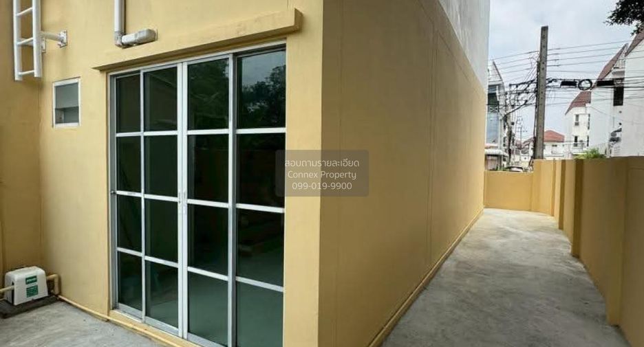 Casa adosada en venta de 3 habitaciones en Bang Bon, Bangkok