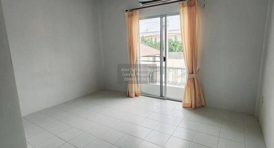 出售 2 卧室 联排别墅 在 Phan Thong, Chon Buri