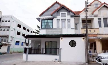 For sale 4 ベッドルーム townhouse in Khlong Luang, Pathum Thani