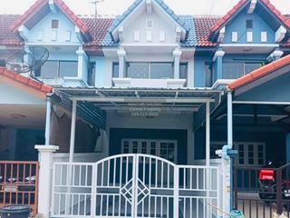 À vendre 2 chambres maison de ville à Min Buri, Bangkok