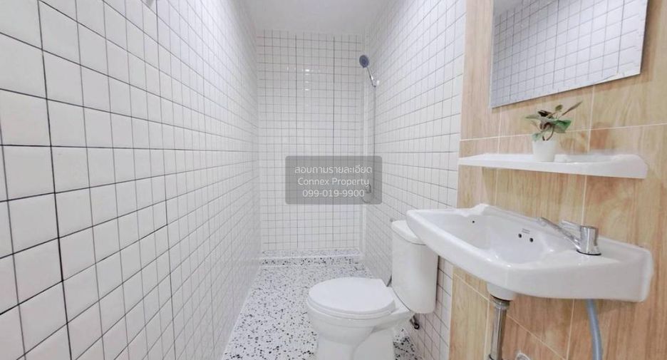 Casa adosada en venta de 4 habitaciones en Lam Luk Ka, Pathum Thani
