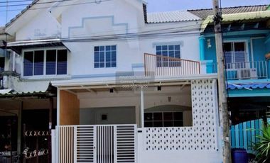 Casa adosada en venta de 4 habitaciones en Lam Luk Ka, Pathum Thani