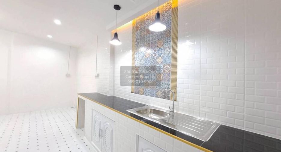 Casa adosada en venta de 4 habitaciones en Lam Luk Ka, Pathum Thani